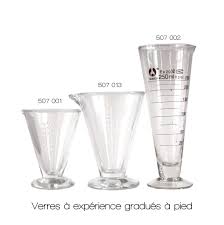 Verre à pied gradué